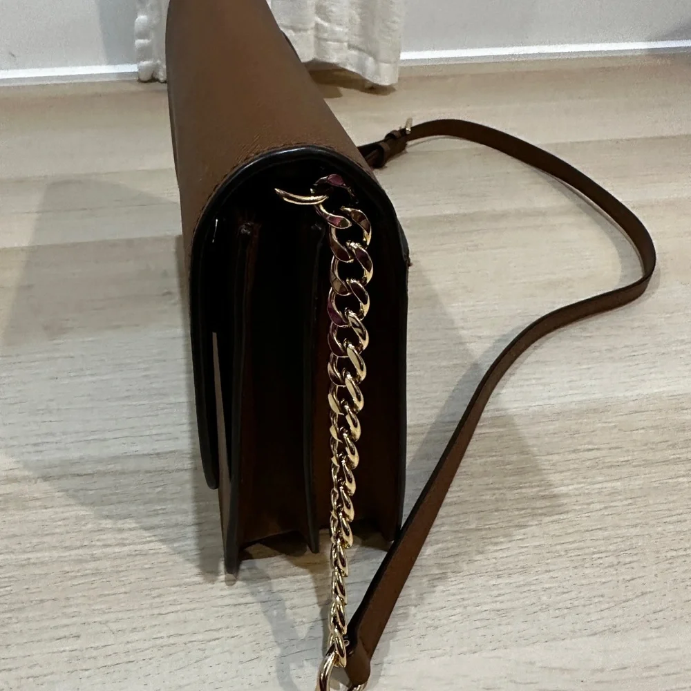 Michael Korrs Crossbody Bag - Picture 3 of 6